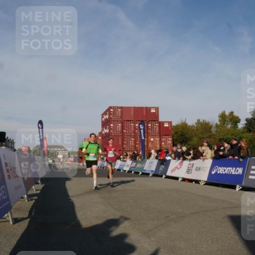 03.10.2025 - Köhlbrandbrückenlauf Matties Gatica Varas http://msf.ph/oto/9164463 03.10.2025 09:53:03 Ziel 1035, 2705, 3629 meine-sportfotos.de