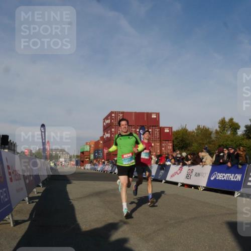 03.10.2025 - Köhlbrandbrückenlauf Matties Gatica Varas http://msf.ph/oto/9164467 03.10.2025 09:53:04 Ziel 1035, 2705 meine-sportfotos.de