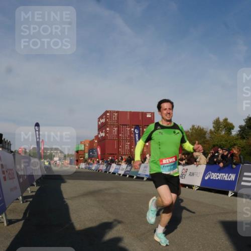 03.10.2025 - Köhlbrandbrückenlauf Matties Gatica Varas http://msf.ph/oto/9164469 03.10.2025 09:53:04 Ziel 1035, 2705 meine-sportfotos.de