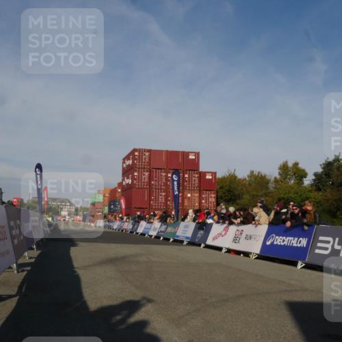 03.10.2025 - Köhlbrandbrückenlauf Matties Gatica Varas http://msf.ph/oto/9164473 03.10.2025 09:53:05 Ziel 1035, 2705 meine-sportfotos.de