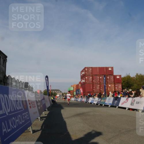 03.10.2025 - Köhlbrandbrückenlauf Matties Gatica Varas http://msf.ph/oto/9164478 03.10.2025 09:53:15 Ziel 1029, 3618 meine-sportfotos.de