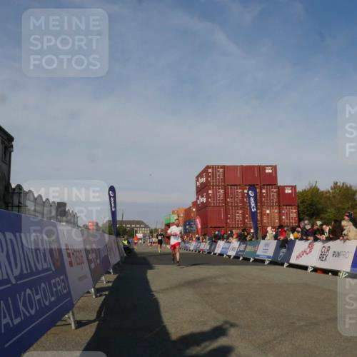 03.10.2025 - Köhlbrandbrückenlauf Matties Gatica Varas http://msf.ph/oto/9164483 03.10.2025 09:53:16 Ziel 1029, 3618 meine-sportfotos.de