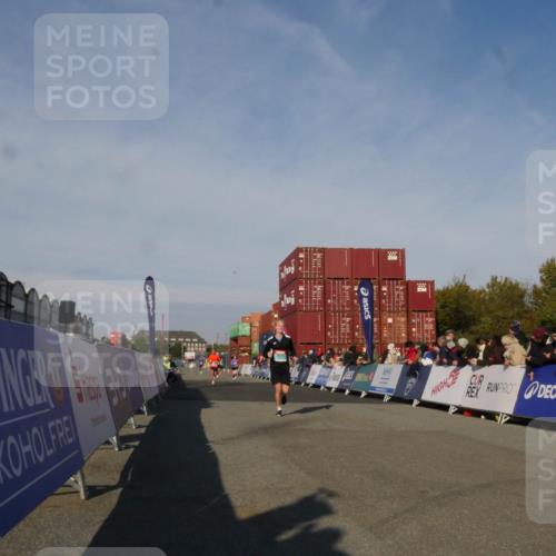 03.10.2025 - Köhlbrandbrückenlauf Matties Gatica Varas http://msf.ph/oto/9164502 03.10.2025 09:53:21 Ziel 1012, 1029, 3618, 3704 meine-sportfotos.de