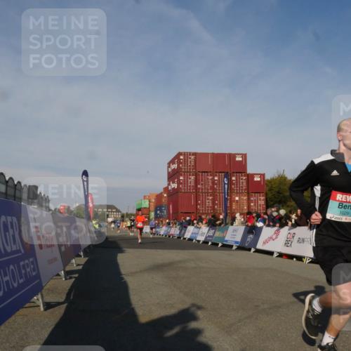 03.10.2025 - Köhlbrandbrückenlauf Matties Gatica Varas http://msf.ph/oto/9164512 03.10.2025 09:53:23 Ziel 1012, 1029, 3704 meine-sportfotos.de
