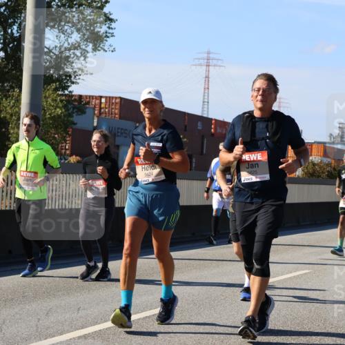 03.10.2025 - Köhlbrandbrückenlauf Strokosch-Dieckow http://msf.ph/oto/9164533 03.10.2025 13:09:29 Position 3 920, 5624, 5625 meine-sportfotos.de
