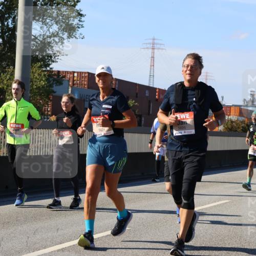 03.10.2025 - Köhlbrandbrückenlauf Strokosch-Dieckow http://msf.ph/oto/9164535 03.10.2025 13:09:29 Position 3 5624, 5625 meine-sportfotos.de