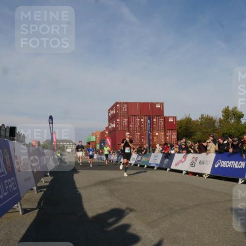 03.10.2025 - Köhlbrandbrückenlauf Matties Gatica Varas http://msf.ph/oto/9164545 03.10.2025 09:53:32 Ziel 2831, 3078, 3226, 3262, 3299, 3704 meine-sportfotos.de