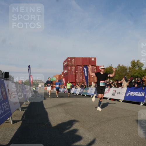 03.10.2025 - Köhlbrandbrückenlauf Matties Gatica Varas http://msf.ph/oto/9164551 03.10.2025 09:53:33 Ziel 2831, 3078, 3226, 3262, 3299 meine-sportfotos.de