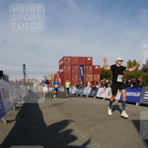 03.10.2025 - Köhlbrandbrückenlauf Matties Gatica Varas http://msf.ph/oto/9164553 03.10.2025 09:53:34 Ziel 2831, 3078, 3226, 3262, 3299 meine-sportfotos.de