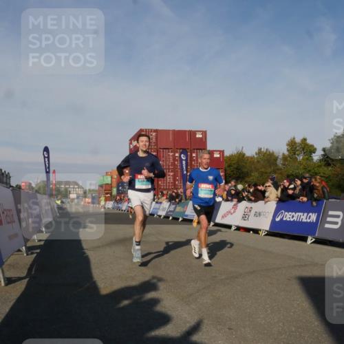 03.10.2025 - Köhlbrandbrückenlauf Matties Gatica Varas http://msf.ph/oto/9164560 03.10.2025 09:53:36 Ziel 2831, 3078, 3226, 3262, 3299, 3841 meine-sportfotos.de