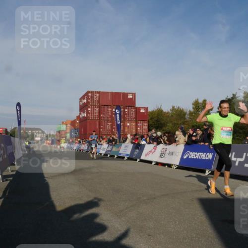 03.10.2025 - Köhlbrandbrückenlauf Matties Gatica Varas http://msf.ph/oto/9164565 03.10.2025 09:53:37 Ziel 2831, 3078, 3226, 3262, 3299, 3841 meine-sportfotos.de
