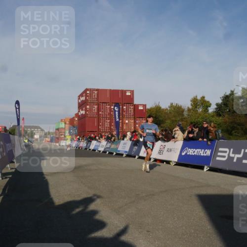 03.10.2025 - Köhlbrandbrückenlauf Matties Gatica Varas http://msf.ph/oto/9164572 03.10.2025 09:53:40 Ziel 2831, 3262, 3841 meine-sportfotos.de