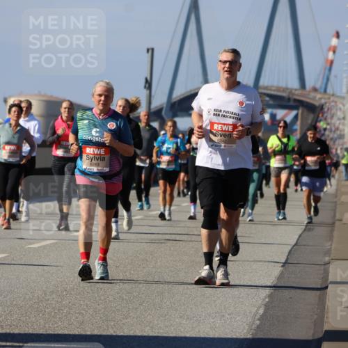 03.10.2025 - Köhlbrandbrückenlauf Strokosch-Dieckow http://msf.ph/oto/9164573 03.10.2025 13:09:45 Position 3 6243, 6242 meine-sportfotos.de