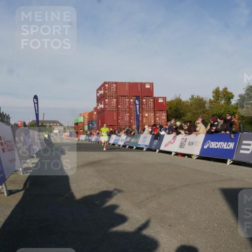 03.10.2025 - Köhlbrandbrückenlauf Matties Gatica Varas http://msf.ph/oto/9164581 03.10.2025 09:53:42 Ziel 2831, 3841 meine-sportfotos.de