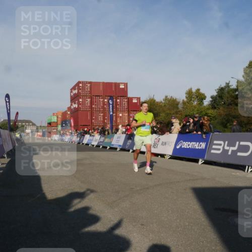 03.10.2025 - Köhlbrandbrückenlauf Matties Gatica Varas http://msf.ph/oto/9164592 03.10.2025 09:53:45 Ziel 3841 meine-sportfotos.de