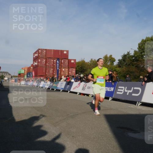 03.10.2025 - Köhlbrandbrückenlauf Matties Gatica Varas http://msf.ph/oto/9164594 03.10.2025 09:53:46 Ziel 3841 meine-sportfotos.de