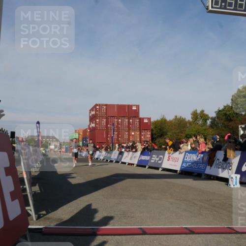 03.10.2025 - Köhlbrandbrückenlauf Matties Gatica Varas http://msf.ph/oto/9164597 03.10.2025 09:54:21 Ziel 1037, 3785 meine-sportfotos.de