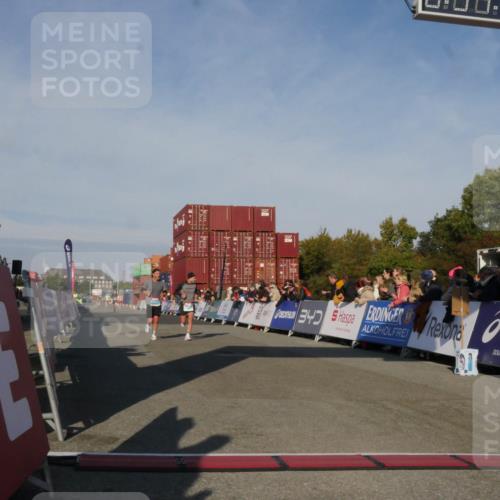 03.10.2025 - Köhlbrandbrückenlauf Matties Gatica Varas http://msf.ph/oto/9164601 03.10.2025 09:54:22 Ziel 1037, 3785 meine-sportfotos.de