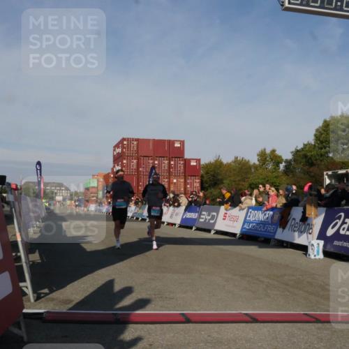 03.10.2025 - Köhlbrandbrückenlauf Matties Gatica Varas http://msf.ph/oto/9164608 03.10.2025 09:54:24 Ziel 1037, 3785 meine-sportfotos.de