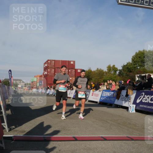 03.10.2025 - Köhlbrandbrückenlauf Matties Gatica Varas http://msf.ph/oto/9164612 03.10.2025 09:54:25 Ziel 1037, 1061, 3785 meine-sportfotos.de