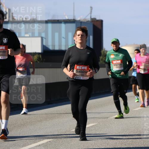 03.10.2025 - Köhlbrandbrückenlauf Strokosch-Dieckow http://msf.ph/oto/9164635 03.10.2025 13:10:19 Position 3 7, 4720, 5369, 5621, 5318 meine-sportfotos.de