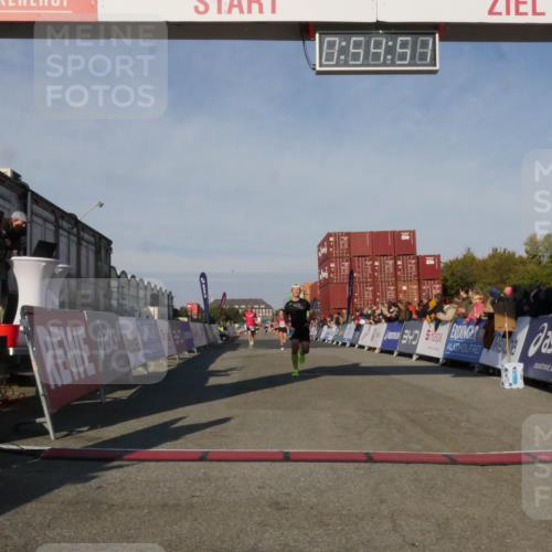03.10.2025 - Köhlbrandbrückenlauf Matties Gatica Varas http://msf.ph/oto/9164659 03.10.2025 09:54:53 Ziel 1268, 2961, 3376, 3527, 3609 meine-sportfotos.de