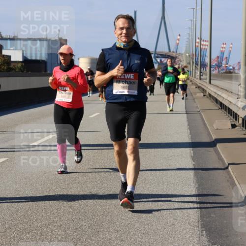 03.10.2025 - Köhlbrandbrückenlauf Strokosch-Dieckow http://msf.ph/oto/9164717 03.10.2025 13:10:59 Position 3 5157, 5601 meine-sportfotos.de