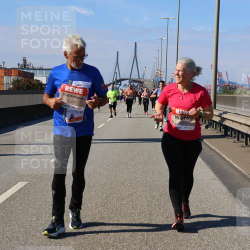 03.10.2025 - Köhlbrandbrückenlauf Strokosch-Dieckow http://msf.ph/oto/9164816 03.10.2025 13:11:24 Position 3 5077, 5074 meine-sportfotos.de