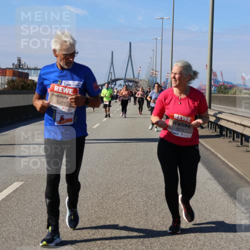 03.10.2025 - Köhlbrandbrückenlauf Strokosch-Dieckow http://msf.ph/oto/9164820 03.10.2025 13:11:24 Position 3 5077, 5074 meine-sportfotos.de
