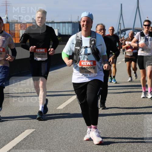03.10.2025 - Köhlbrandbrückenlauf Strokosch-Dieckow http://msf.ph/oto/9164904 03.10.2025 13:11:55 Position 3 4416, 4415, 4438, 5273 meine-sportfotos.de