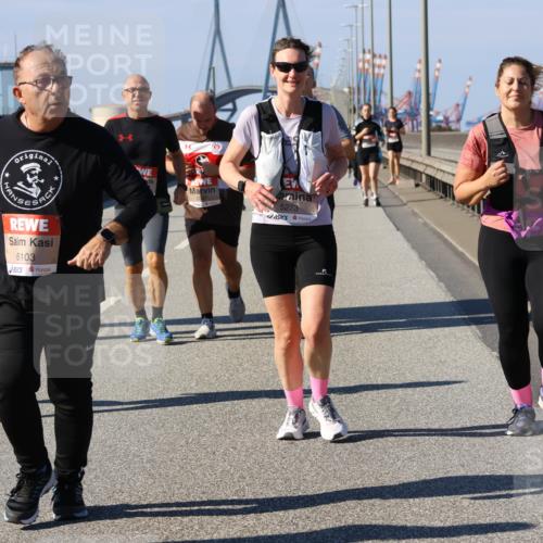 03.10.2025 - Köhlbrandbrückenlauf Strokosch-Dieckow http://msf.ph/oto/9164917 03.10.2025 13:11:56 Position 3 51, 6103, 5273 meine-sportfotos.de