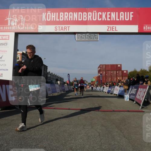03.10.2025 - Köhlbrandbrückenlauf Matties Gatica Varas http://msf.ph/oto/9164927 03.10.2025 09:56:14 Ziel 1230, 3183, 3223, 3249, 3337, 3593, 3834 meine-sportfotos.de
