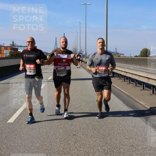 03.10.2025 - Köhlbrandbrückenlauf Strokosch-Dieckow http://msf.ph/oto/9164931 03.10.2025 13:12:00 Position 3 5246, 5247 meine-sportfotos.de