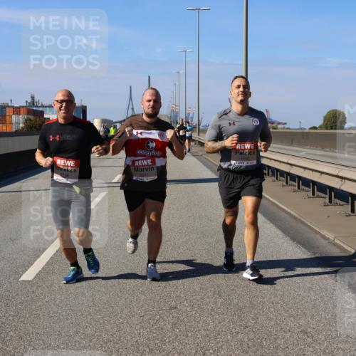03.10.2025 - Köhlbrandbrückenlauf Strokosch-Dieckow http://msf.ph/oto/9164935 03.10.2025 13:12:00 Position 3 5246, 5247, 5248 meine-sportfotos.de