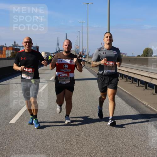 03.10.2025 - Köhlbrandbrückenlauf Strokosch-Dieckow http://msf.ph/oto/9164937 03.10.2025 13:12:00 Position 3 5246, 5247, 5248 meine-sportfotos.de
