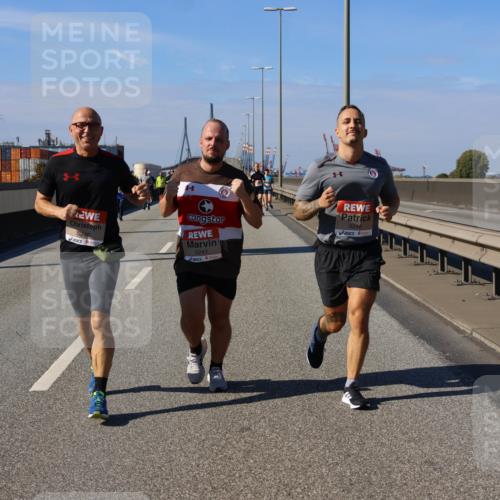 03.10.2025 - Köhlbrandbrückenlauf Strokosch-Dieckow http://msf.ph/oto/9164940 03.10.2025 13:12:00 Position 3 5246, 5247, 5248 meine-sportfotos.de