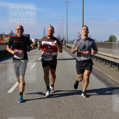 03.10.2025 - Köhlbrandbrückenlauf Strokosch-Dieckow http://msf.ph/oto/9164942 03.10.2025 13:12:00 Position 3 5246, 5247, 5248 meine-sportfotos.de
