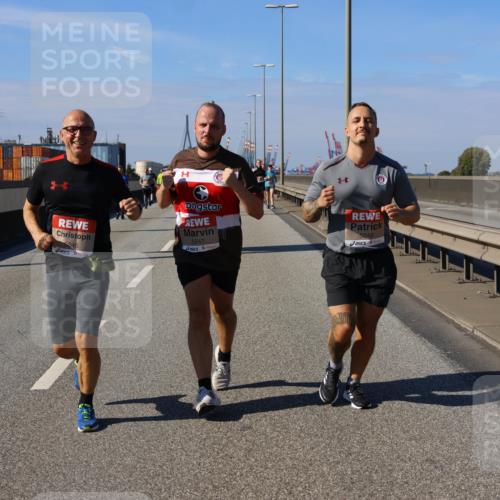 03.10.2025 - Köhlbrandbrückenlauf Strokosch-Dieckow http://msf.ph/oto/9164945 03.10.2025 13:12:00 Position 3 5246, 5247, 5248 meine-sportfotos.de