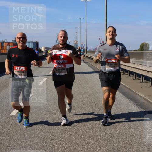 03.10.2025 - Köhlbrandbrückenlauf Strokosch-Dieckow http://msf.ph/oto/9164947 03.10.2025 13:12:01 Position 3 5246, 5247, 5248 meine-sportfotos.de