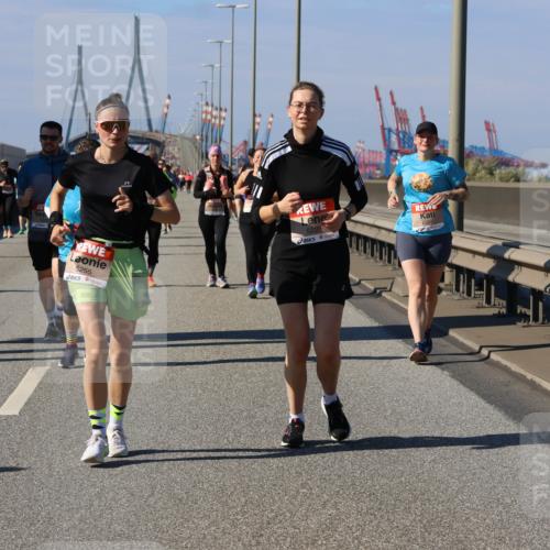 03.10.2025 - Köhlbrandbrückenlauf Strokosch-Dieckow http://msf.ph/oto/9164954 03.10.2025 13:12:10 Position 3 5255, 5226, 6297 meine-sportfotos.de