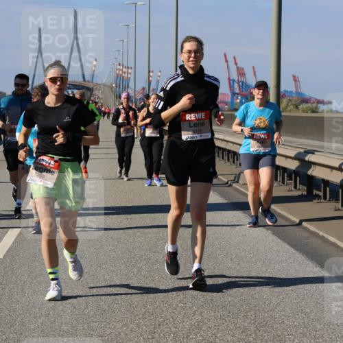 03.10.2025 - Köhlbrandbrückenlauf Strokosch-Dieckow http://msf.ph/oto/9164959 03.10.2025 13:12:10 Position 3 5255, 5226, 6297 meine-sportfotos.de