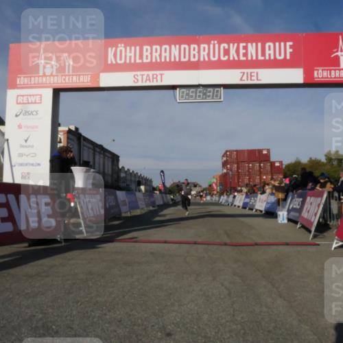 03.10.2025 - Köhlbrandbrückenlauf Matties Gatica Varas http://msf.ph/oto/9164988 03.10.2025 09:56:32 Ziel 1085, 1421, 3354, 3402, 3544 meine-sportfotos.de