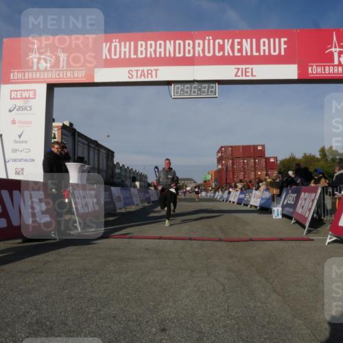 03.10.2025 - Köhlbrandbrückenlauf Matties Gatica Varas http://msf.ph/oto/9164995 03.10.2025 09:56:34 Ziel 1085, 1421, 3354, 3402, 3544 meine-sportfotos.de
