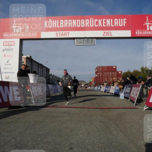 03.10.2025 - Köhlbrandbrückenlauf Matties Gatica Varas http://msf.ph/oto/9164997 03.10.2025 09:56:34 Ziel 1085, 1421, 3354, 3402, 3544 meine-sportfotos.de