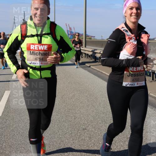 03.10.2025 - Köhlbrandbrückenlauf Strokosch-Dieckow http://msf.ph/oto/9165012 03.10.2025 13:12:20 Position 3 4754, 4702 meine-sportfotos.de