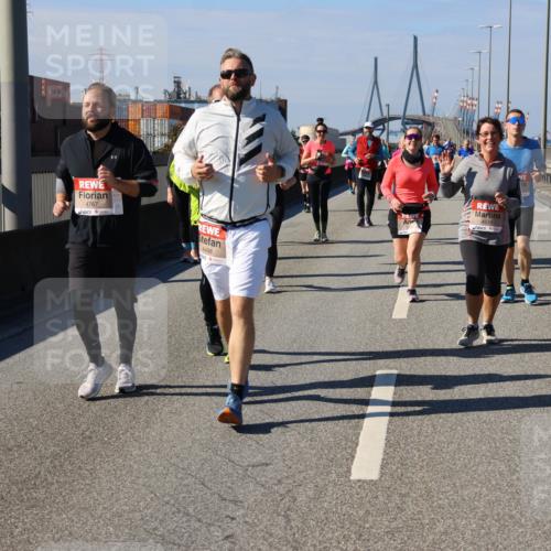03.10.2025 - Köhlbrandbrückenlauf Strokosch-Dieckow http://msf.ph/oto/9165030 03.10.2025 13:12:26 Position 3 4767, 4498, 4919 meine-sportfotos.de