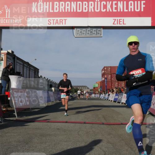 03.10.2025 - Köhlbrandbrückenlauf Matties Gatica Varas http://msf.ph/oto/9165083 03.10.2025 09:56:57 Ziel 1068, 1086, 1196, 1275, 1550, 2844, 2955, 3270, 3531 meine-sportfotos.de