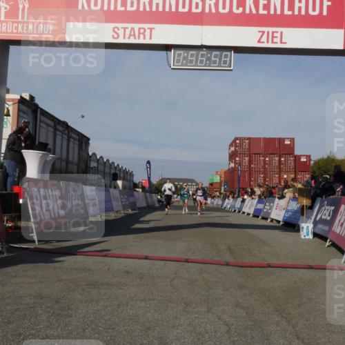 03.10.2025 - Köhlbrandbrückenlauf Matties Gatica Varas http://msf.ph/oto/9165093 03.10.2025 09:57:00 Ziel 1068, 1086, 1196, 1275, 1550, 2844, 2955, 3270 meine-sportfotos.de