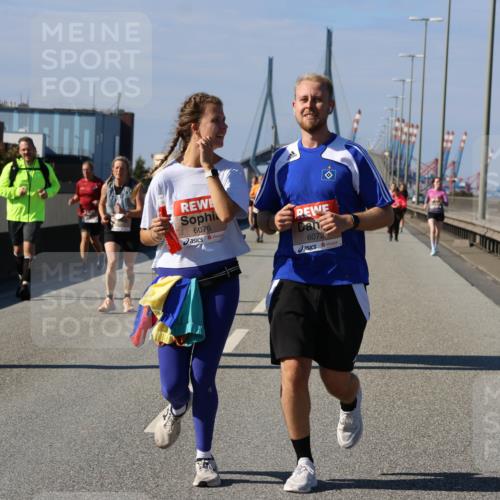 03.10.2025 - Köhlbrandbrückenlauf Strokosch-Dieckow http://msf.ph/oto/9165096 03.10.2025 13:12:52 Position 3 6076, 6072 meine-sportfotos.de