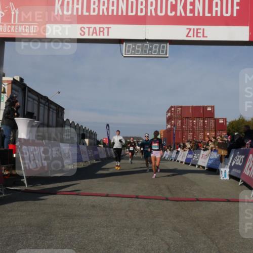 03.10.2025 - Köhlbrandbrückenlauf Matties Gatica Varas http://msf.ph/oto/9165101 03.10.2025 09:57:02 Ziel 1068, 1086, 1196, 1275, 1550, 2844, 2955, 3205, 3270, 3414 meine-sportfotos.de